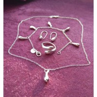 Комплект украшений для женщин: цепь с кулоном, браслет, серьги, кольцо (4 предмета)